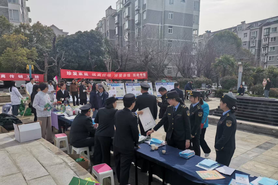河南平顶山市市场监管局开展“打击传销进社区”宣传活动