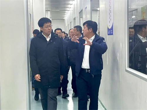 呼和浩特市副市长塔拉一行莅临内蒙古宇航人公司开展深入调研5.jpg