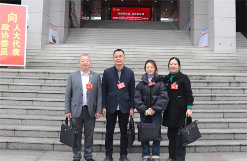 绿之韵胡均安代表出席安化县第十八届人民代表大会第五次会议,荣获“表现突出人大代表”称号19.jpg