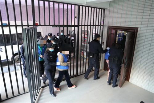 这么多人落网？山东滕州法院公开审理这起传销案