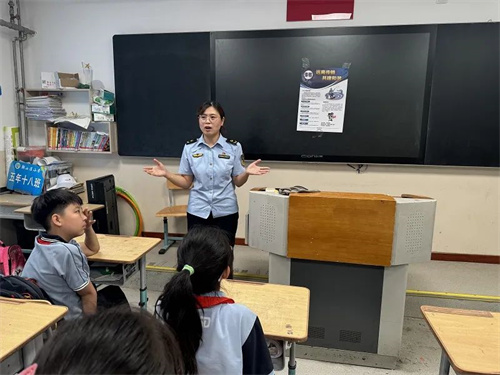 天津和平区市场监管局开展打击传销进校园宣传活动