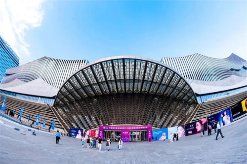 第十三届全国微创医学美容大会在长沙举行