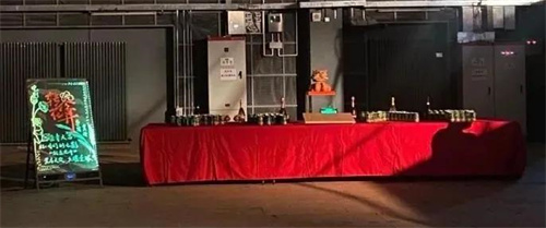 贾玲自导自演反传销题材电影《转念花开》杀青