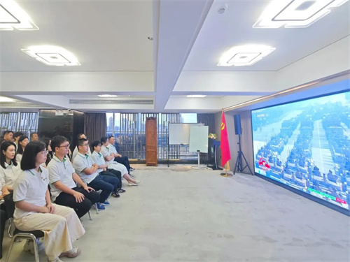 中食安泓党支部组织观看阅兵仪式 坚定奋斗初心