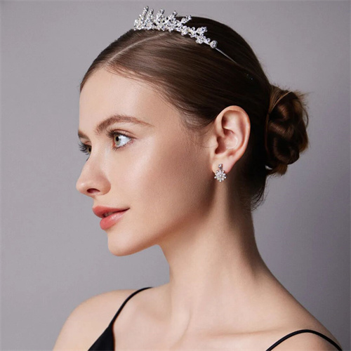 绿之韵新一代兰茜大使接棒演绎"东植西萃"美学新章