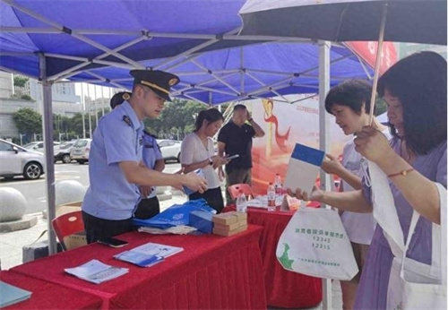广东番禺区开展扫黑除恶、打击传销送法规进市场宣传活动