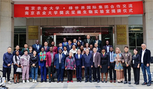 沃德绿世界赴南京农业大学交流访问 参加实验室揭牌仪式