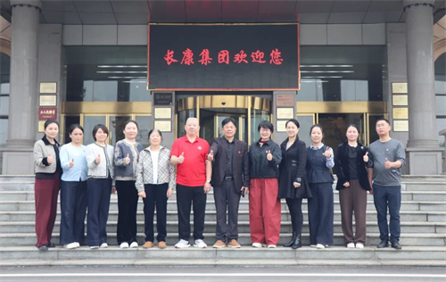 绿之韵集团党委开展重阳节慰问主题党日活动