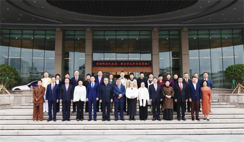 阿尔巴尼亚、摩尔多瓦外交官莅临参观安然集团！