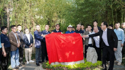 见证长青中国人文新地标落成 “玉贵湖”揭幕仪式意义重大
