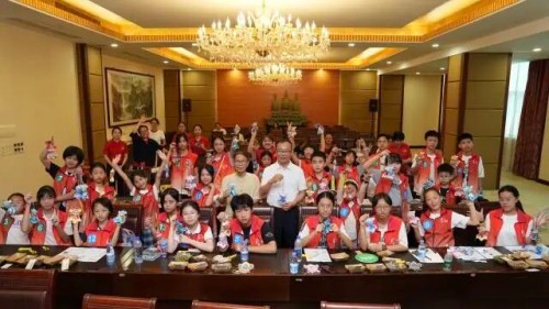康美主办的中医药文化‘潮’味研学之旅启程 对话传承匠人